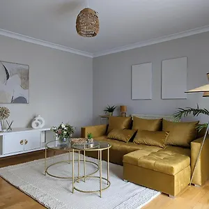 1bd-apartment-with-balcony-in-hoxton-zone-1.cambridgehotelsuk.com/
