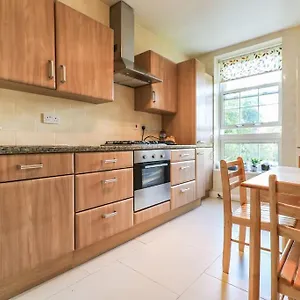 newly-renovated-4-bed-flat.cambridgehotelsuk.com/